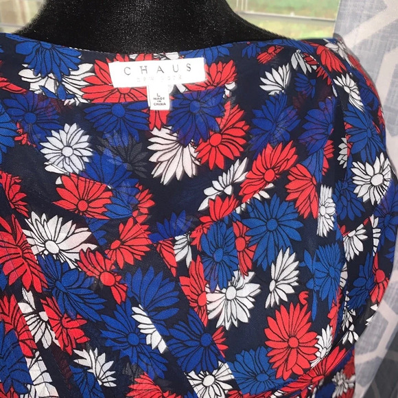 Blouse with Floral pattern V-Neck Roll Tab - Picture 4 of 4